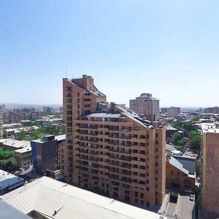 Stay Inn Apartments On Amiryan 26/4 エレバン エクステリア 写真
