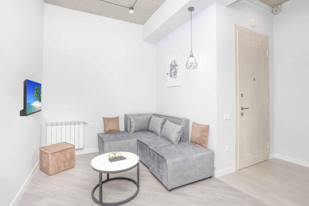 Stay Inn Apartments On Amiryan 26/4 エレバン エクステリア 写真