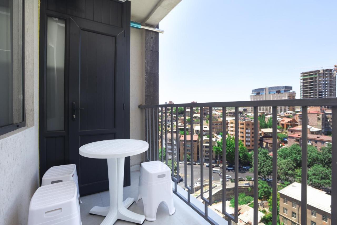 Stay Inn Apartments On Amiryan 26/4 エレバン エクステリア 写真