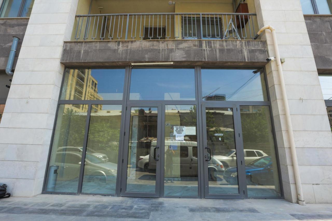 Stay Inn Apartments On Amiryan 26/4 エレバン エクステリア 写真